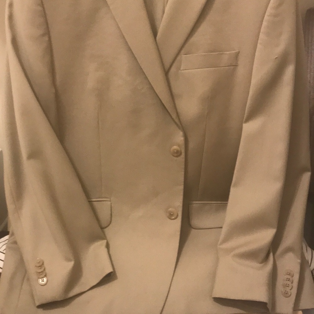 Men’s suit - single breast. Beautiful! Barely worn